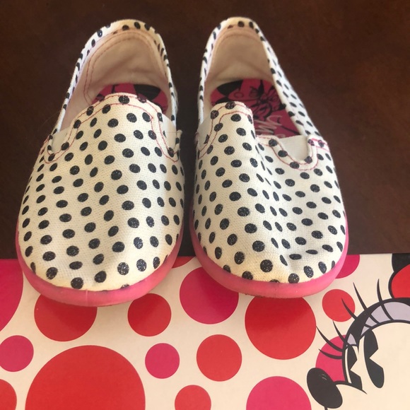 Minnie Mouse Slip-ons - Picture 2 of 9